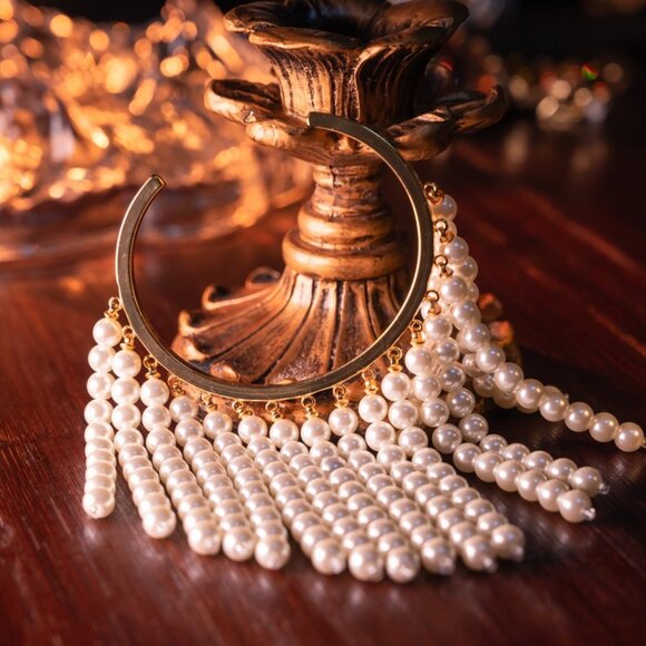 Elegant Faux Pearl Tassel Bracelet Chic Gold Tone Charms Bangle NIB - Picture 5 of 5